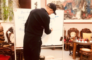英邦向卢旺达遣送第一位不法移民